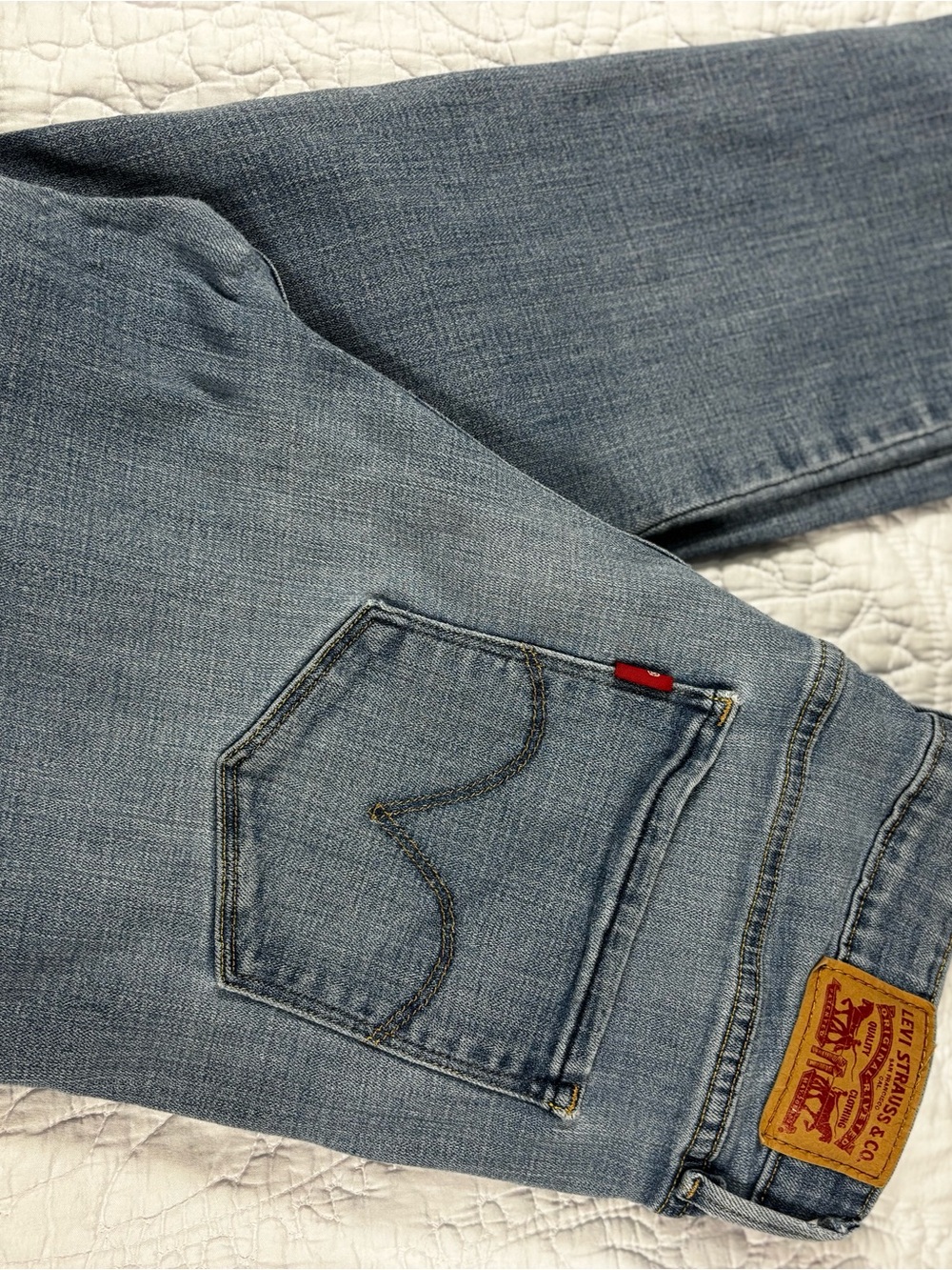 Levi's Women's Light Blue Mid Rise Skinny Jeans with Red Tab